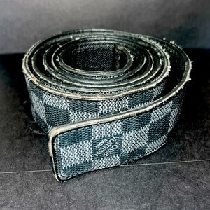 Vintage Louis Vuitton belt - no buckle